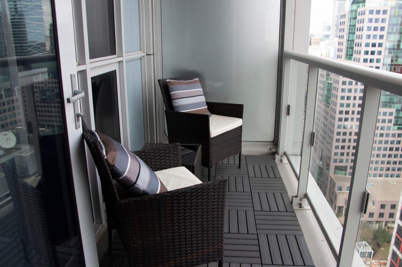 Downtown High-Rise Condo- Cn Tower View Toronto Exterior foto